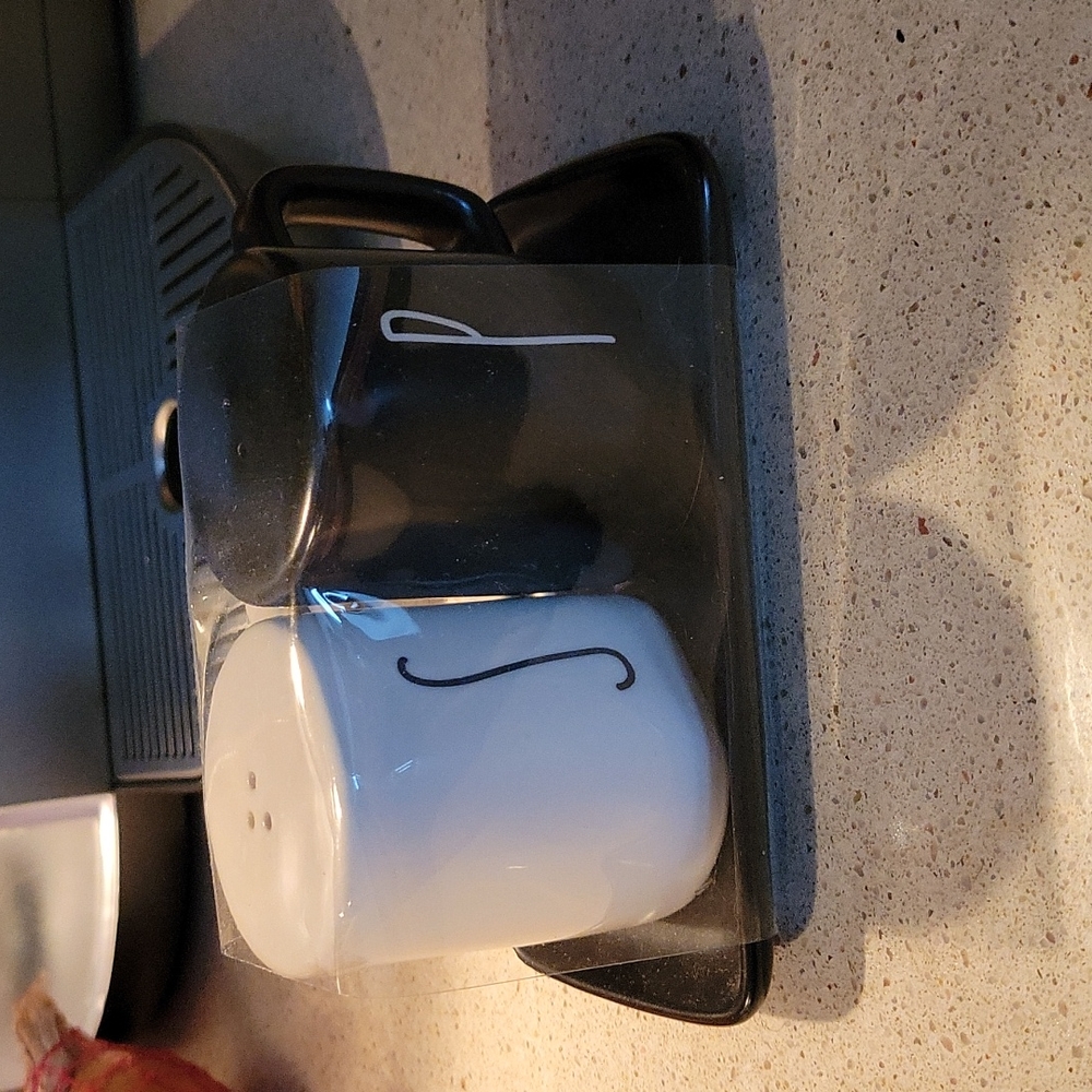 Rae Dunn salt and pepper shakers